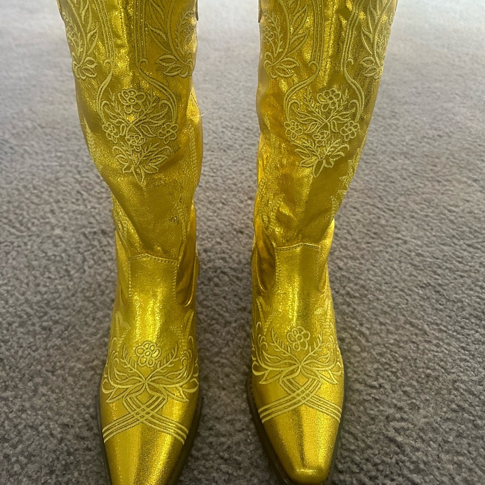Azalea Wang boots